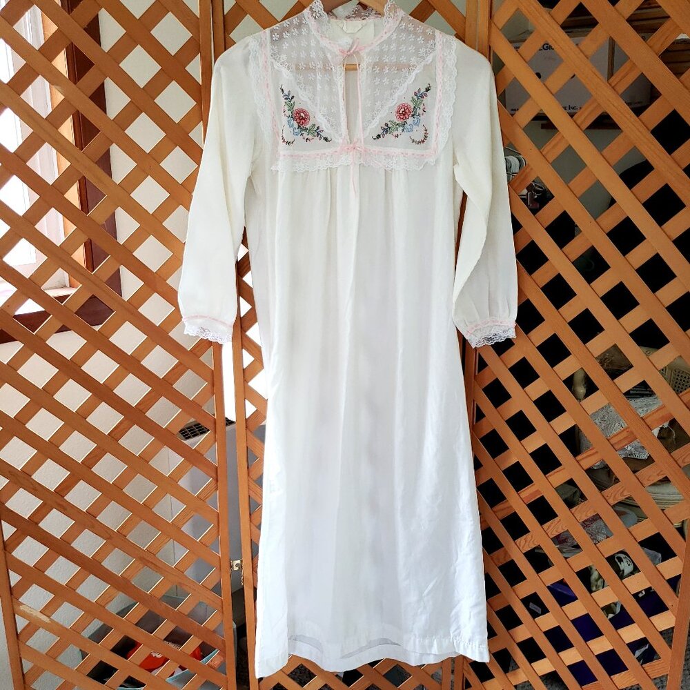 Iris Lingerie Vintage Floral Embroidered white satin brushed back nightgown XS/S